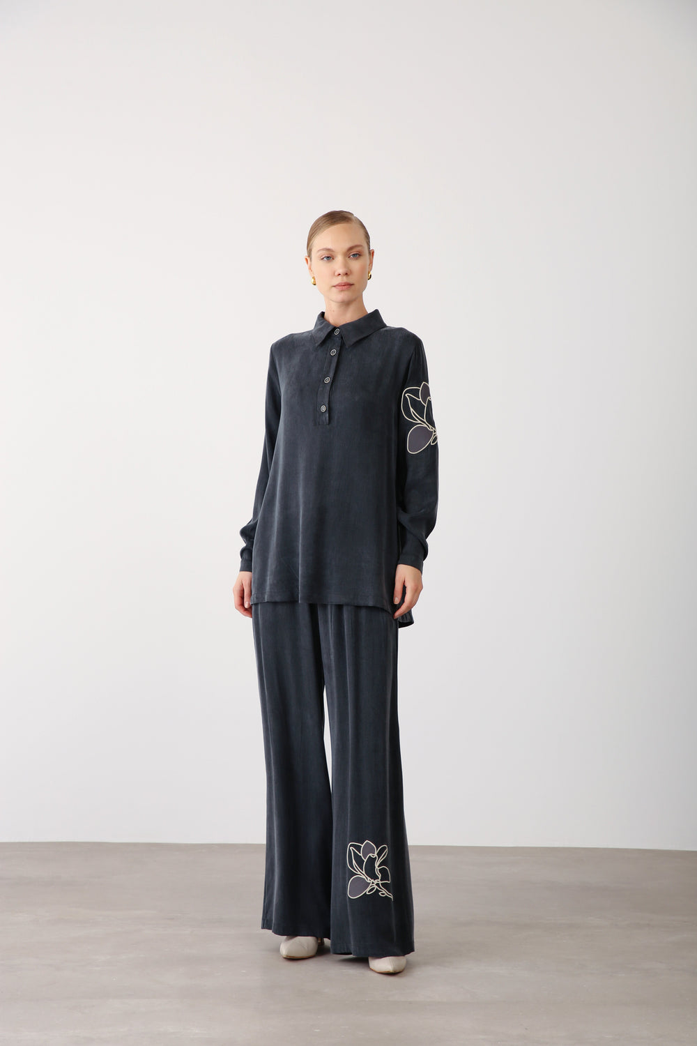 Embroidered Hem Drawstring Pants – Black - QLISHE