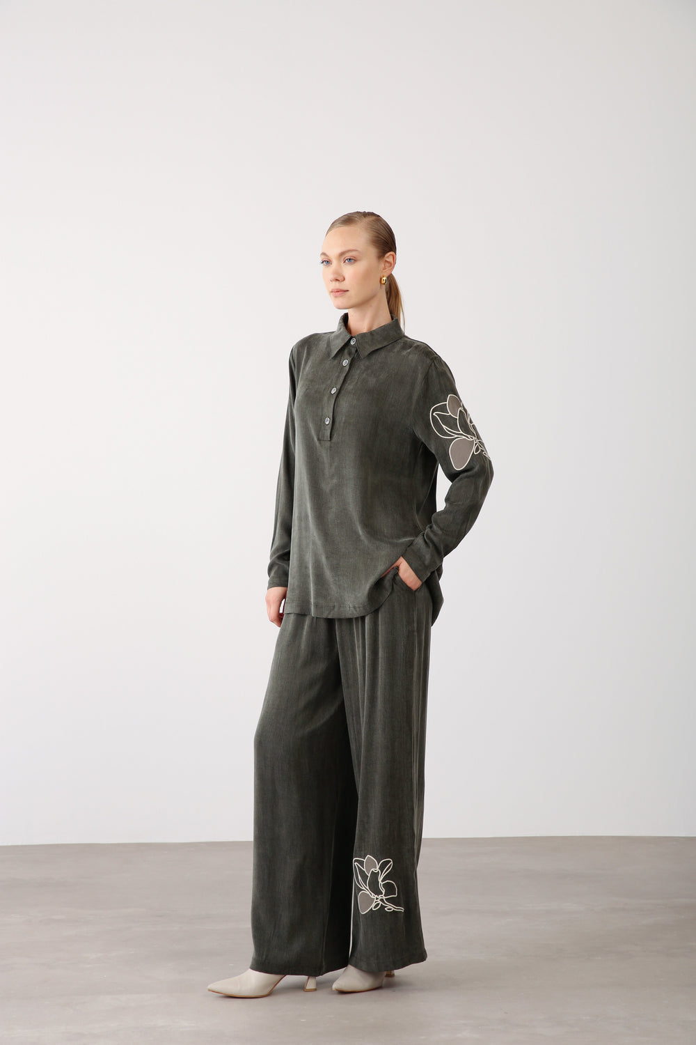 Embroidered Hem Drawstring Pants – Khaki - QLISHE