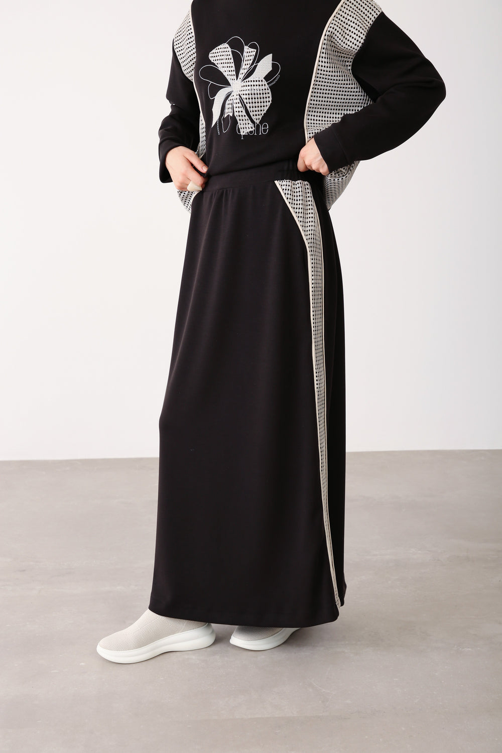 Mesh Panel Contrast Detail Skirt - Black - QLISHE