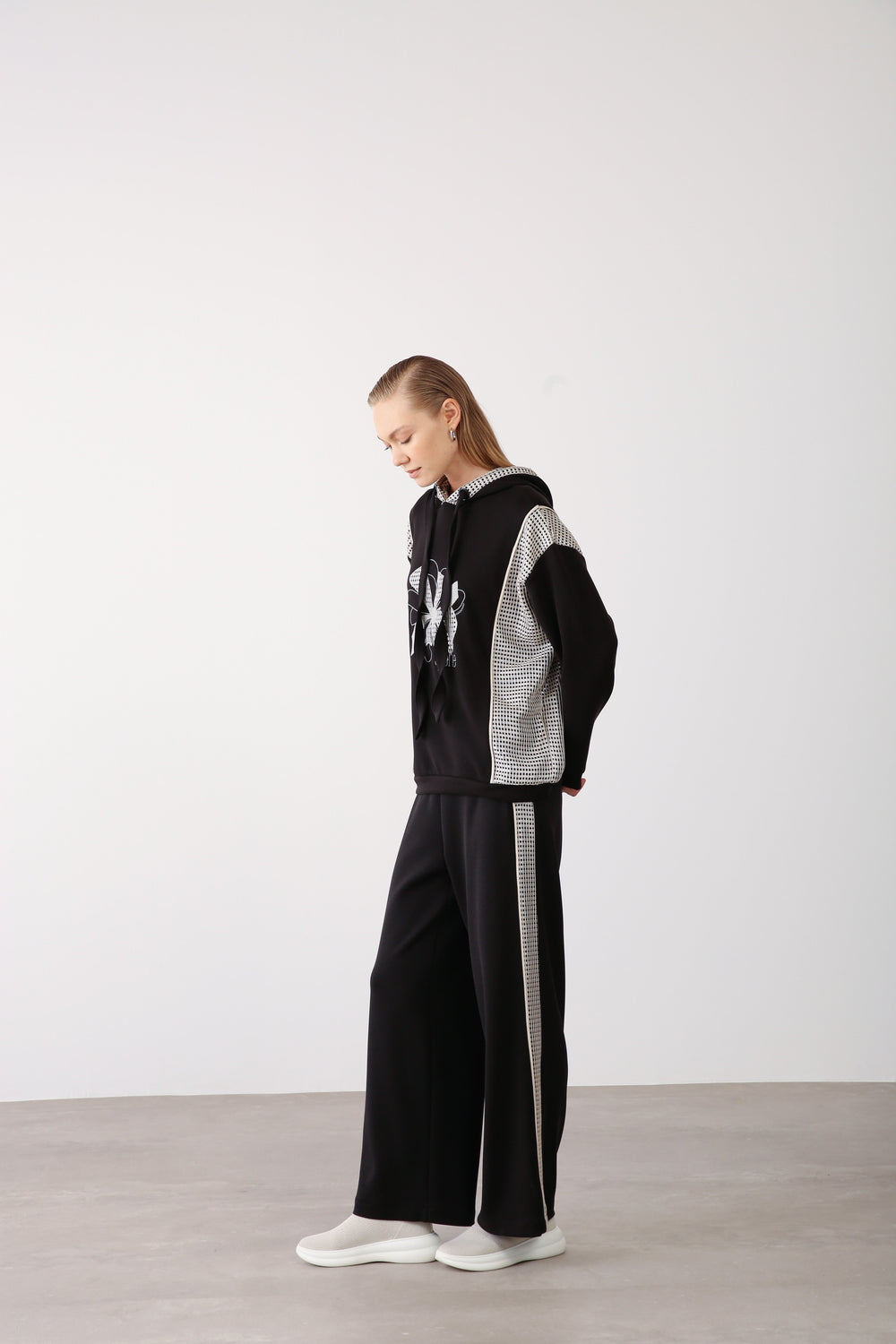 Mesh Side Detailed Pants - Black - QLISHE