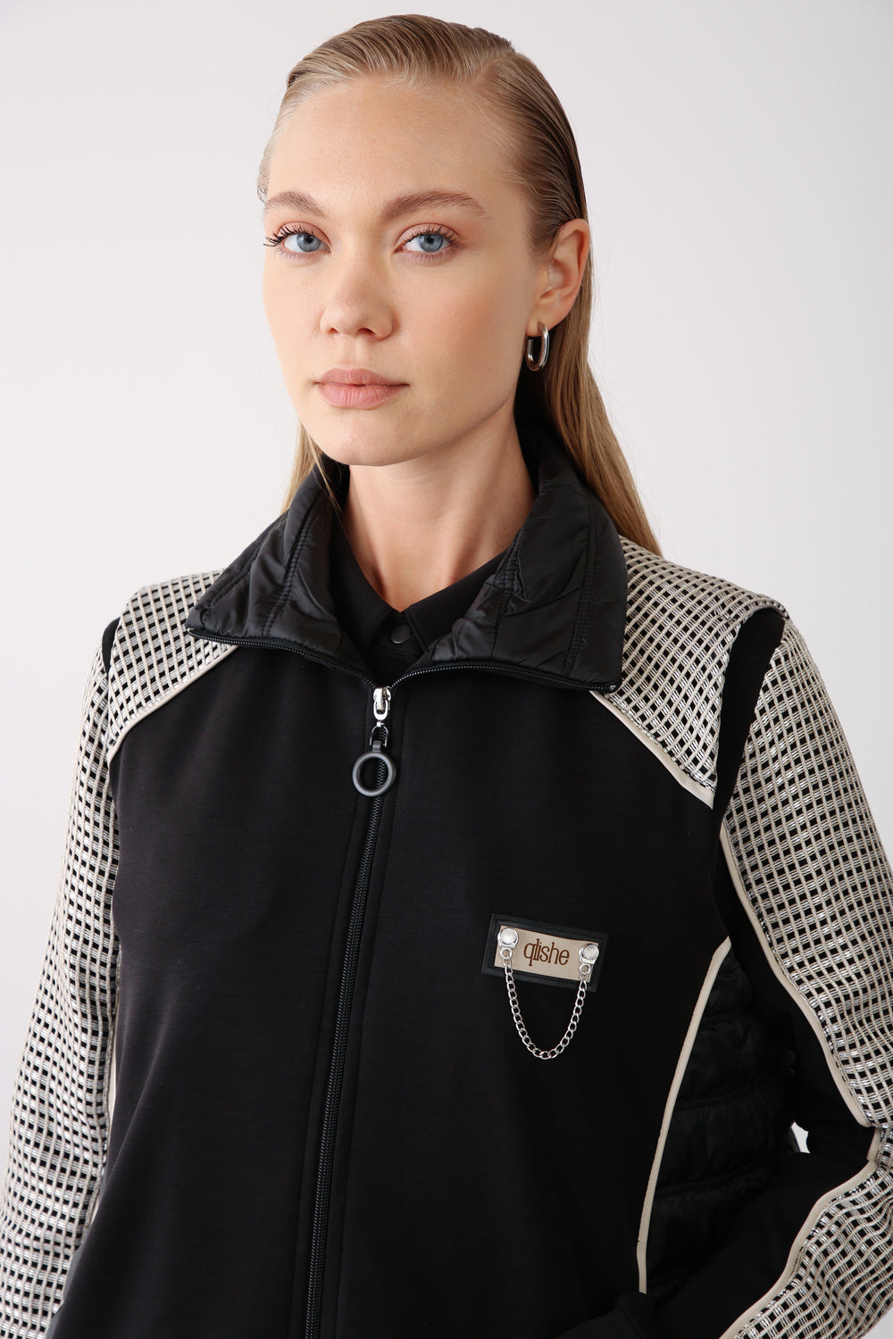 Quilted Panel Chain Detailed Vest - Black - QLISHE