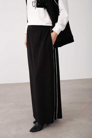 Side Stripe Detailed Elastic Waist Skirt - Black - QLISHE