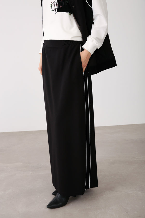 Side Stripe Detailed Elastic Waist Skirt - Black - QLISHE