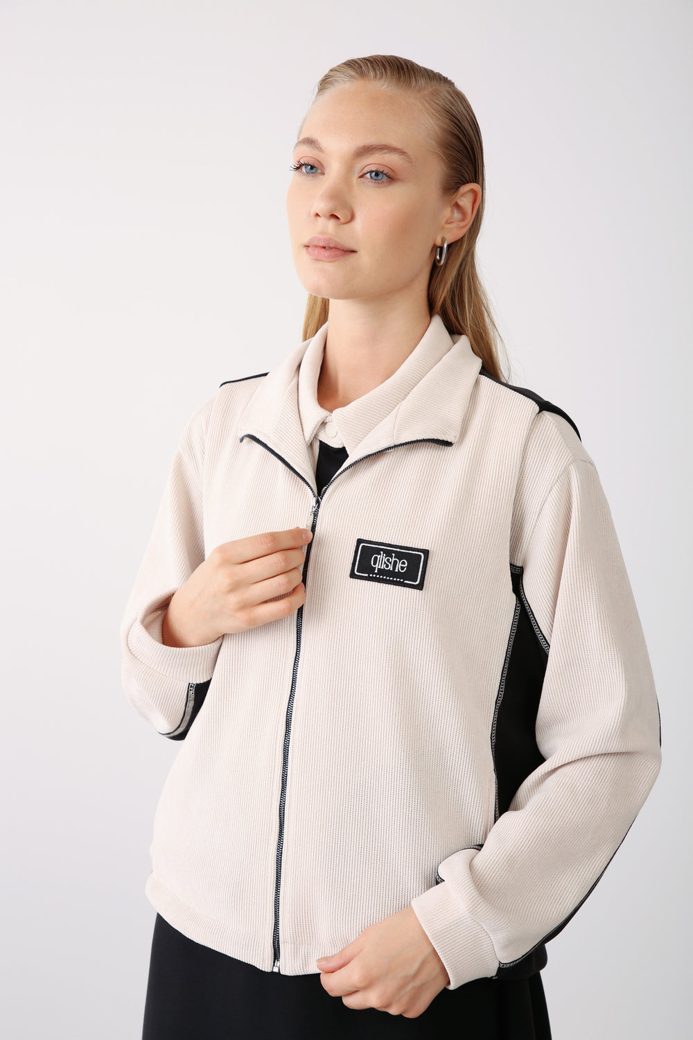 Zip - Up High Collar Vest - Black - QLISHE